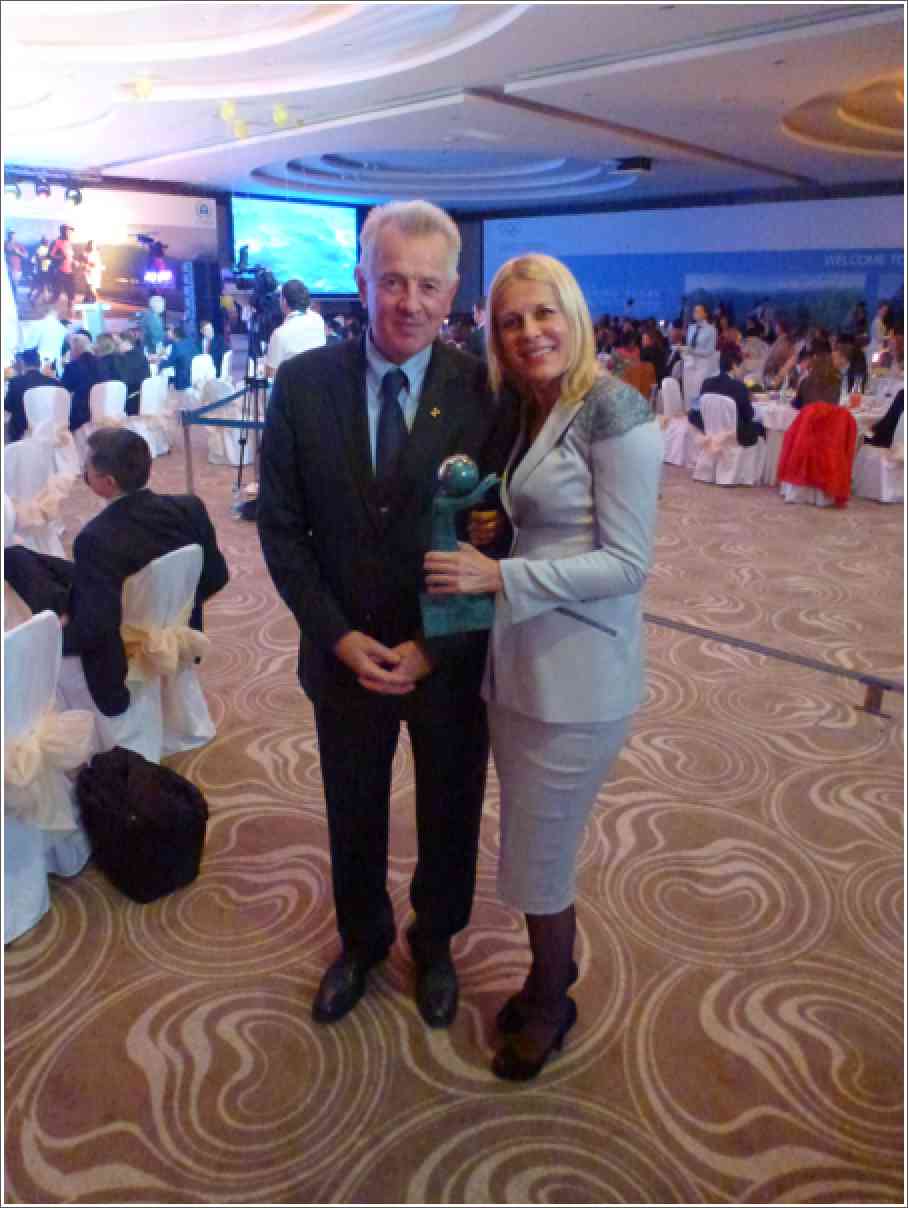 Predsednica SOPAS-a Božana Ostojić sa Predsednikom Komisije Sport Environment pri MOK-u Palom Schmitom Predsednica SOPAS-a Božana Ostojić sa Predsednikom Komisije Sport Environment pri MOK-u Palom Schmitom